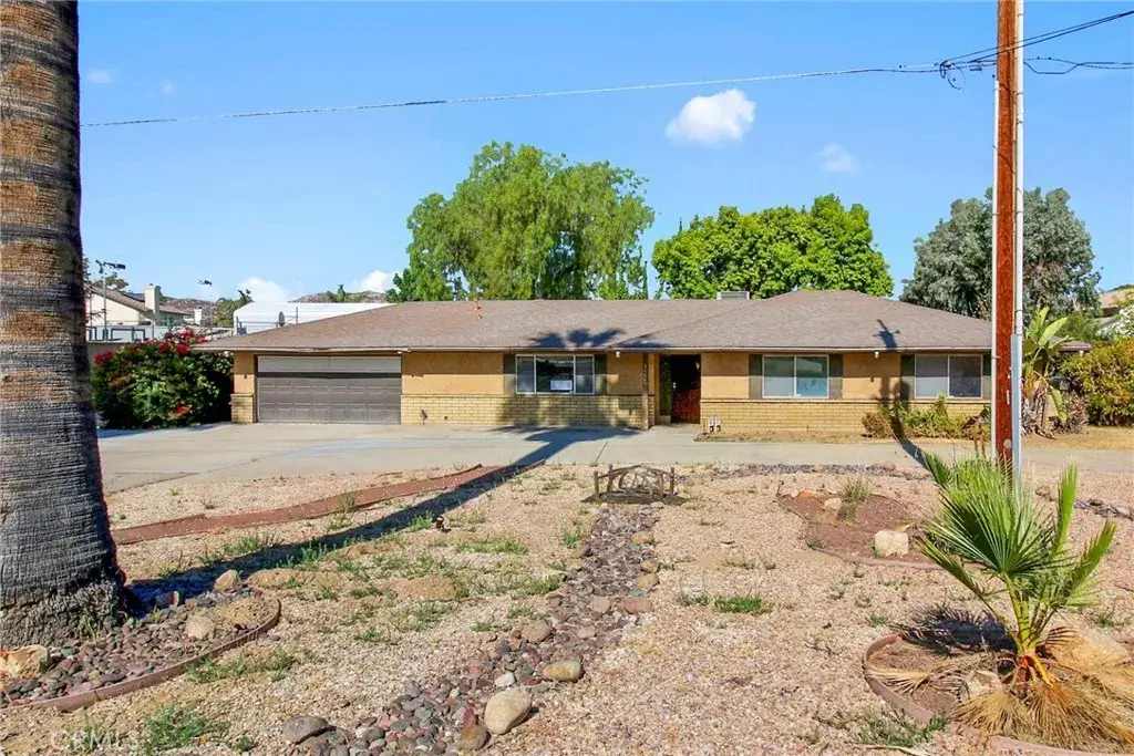 27307 Hemet, Hemet, CA 92544 - #1