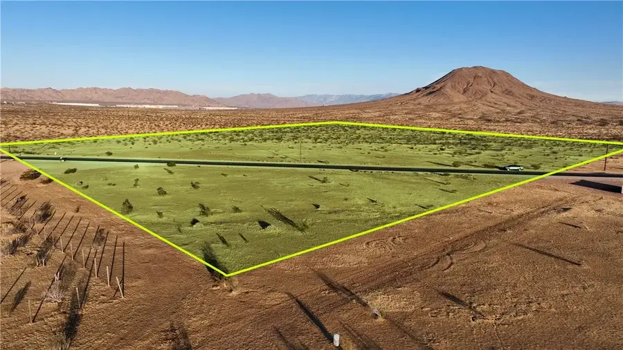 4 Stoddard Wells, Apple Valley, CA 92307 - #3