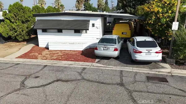 1560 Massachusetts #96, Riverside, CA 92507