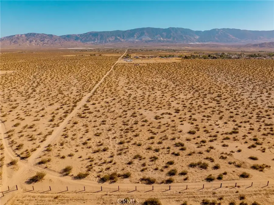 2 Fairlane Rd, Lucerne Valley, CA 92356 - #3