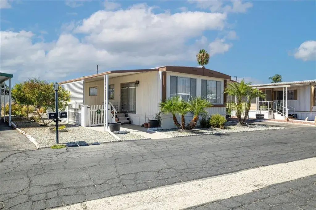 332 N Lyon #74, Hemet, CA 92543 - #1