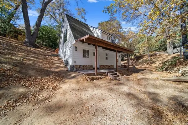 180 Glen Avon Dr, Cedar Glen, CA 92407