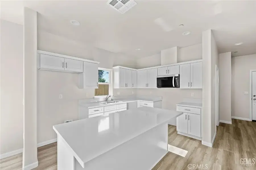 418 S Williams, Bakersfield, CA 93307 - #3