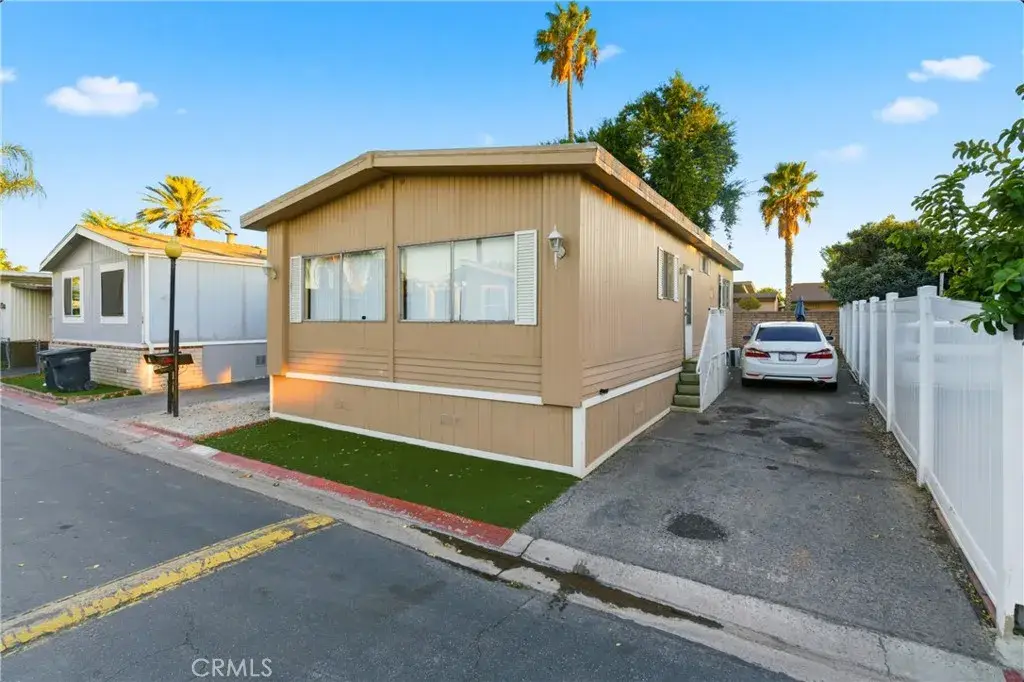 1097 N State St #101, Hemet, CA 92543 - Image #1