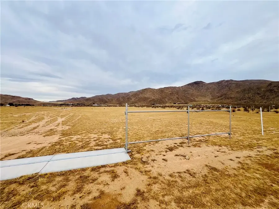 26000 Las Piedras, Apple Valley, CA 92308 - Image #3