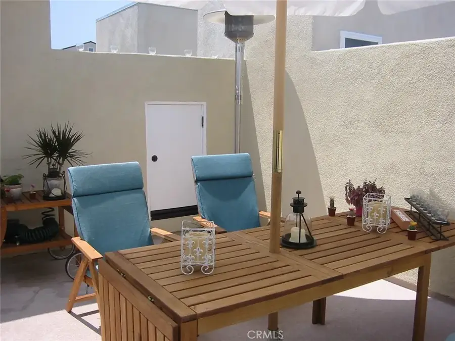 10623 Moorpark Street #1, Toluca Lake, CA 91602 - Image #2