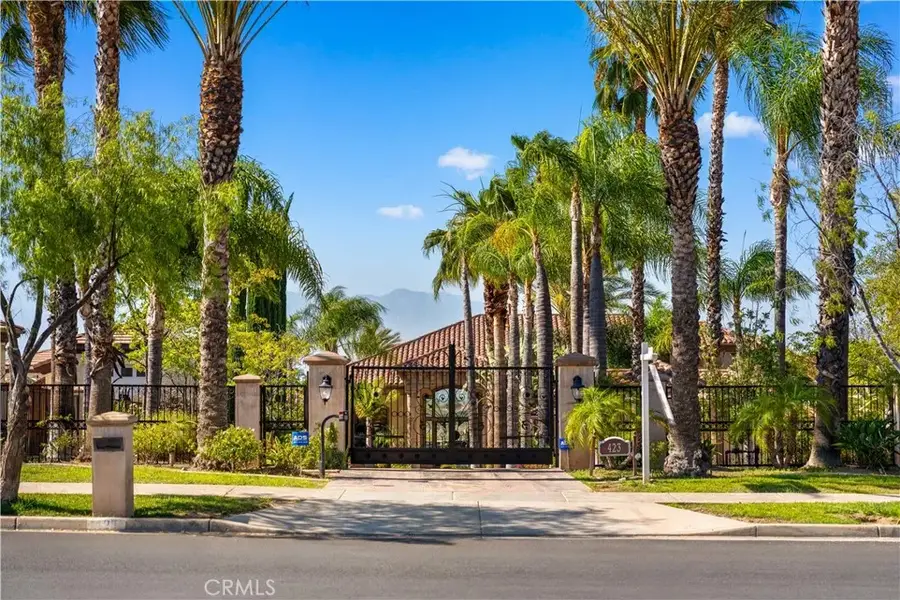 423 Cleveland Way, Corona, CA 92881 - #2