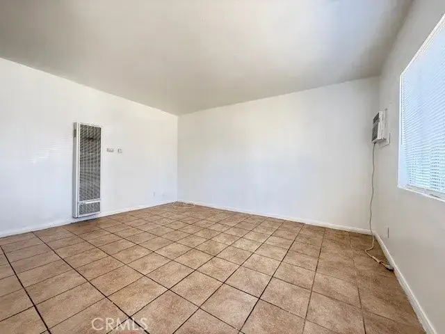 818 E C St, Colton, CA 92324 - #3