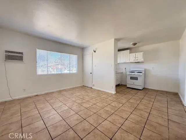 818 E C St, Colton, CA 92324 - #3