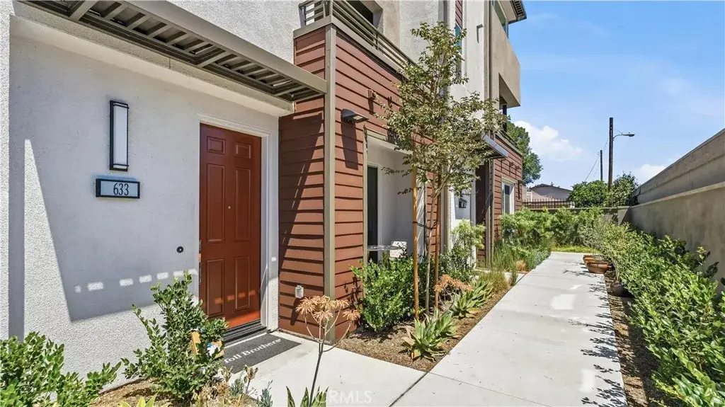 633 S Lyon St, Santa Ana, CA 92705 - #1