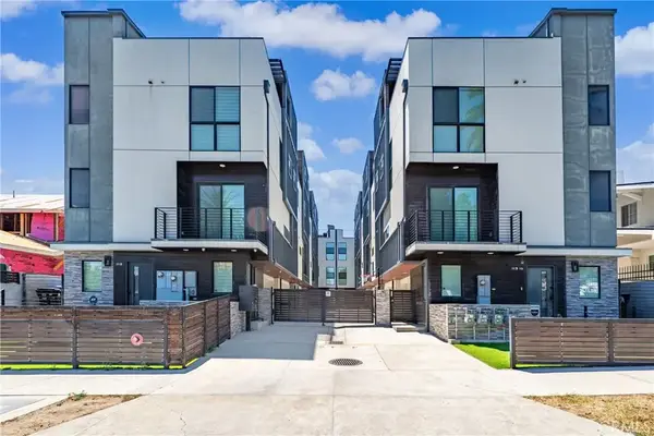 113 N Manhattan, Los Angeles, CA 90004