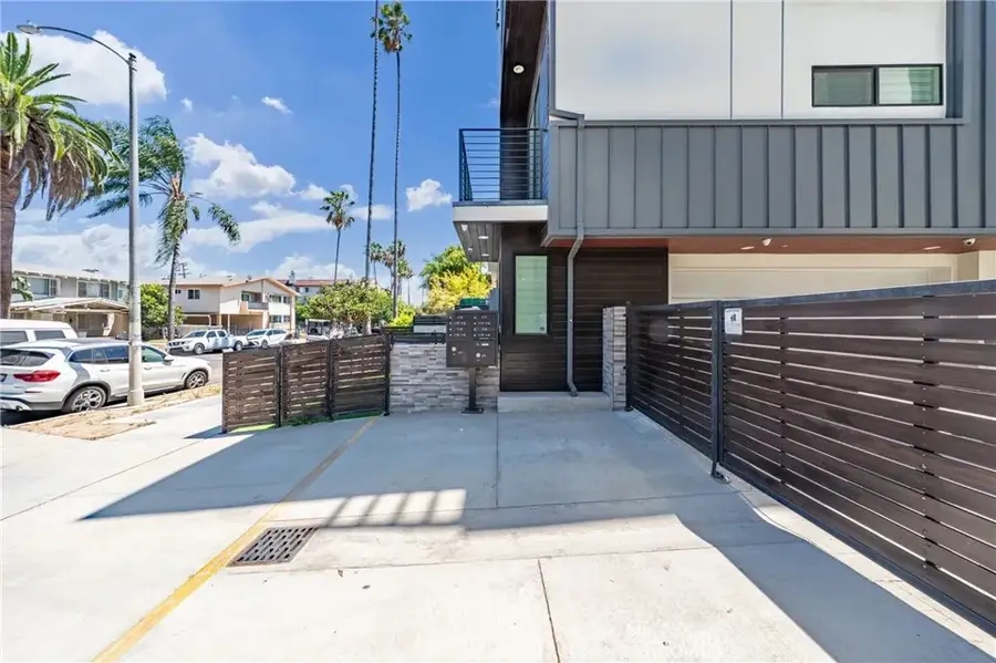 113 N Manhattan, Los Angeles, CA 90004 - #2
