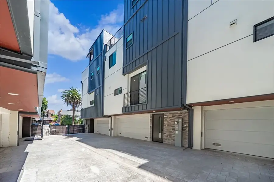 113 N Manhattan, Los Angeles, CA 90004 - #3
