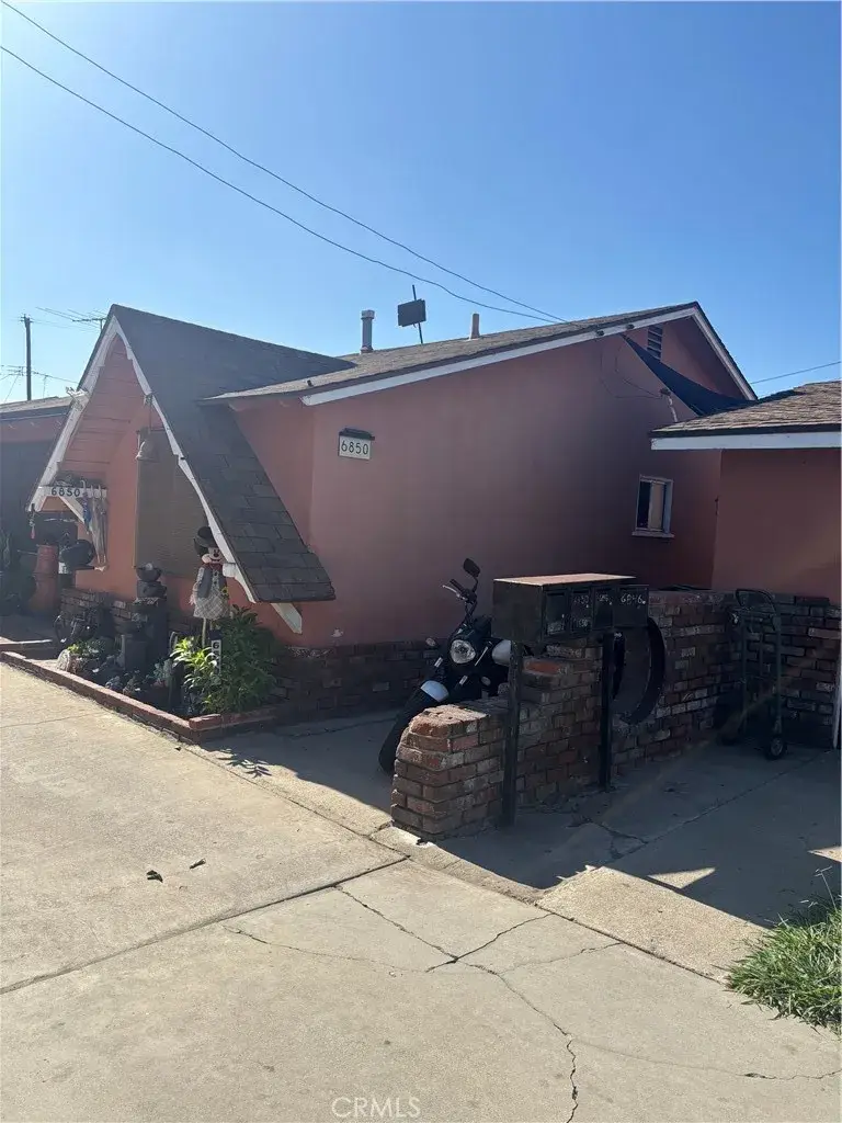 6848 Colmar, Bell Gardens, CA 90201 - #3