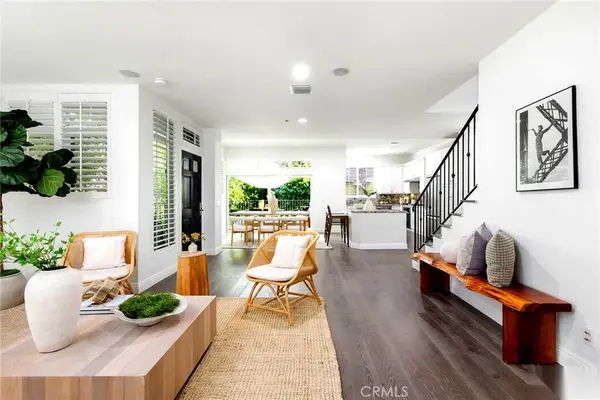 10523 Selkirk Lane, Los Angeles, CA 90077