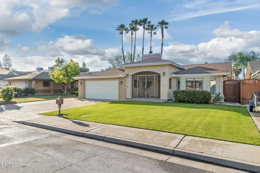 6105 Diamond Oaks Avenue, Bakersfield, CA 93306 - #3