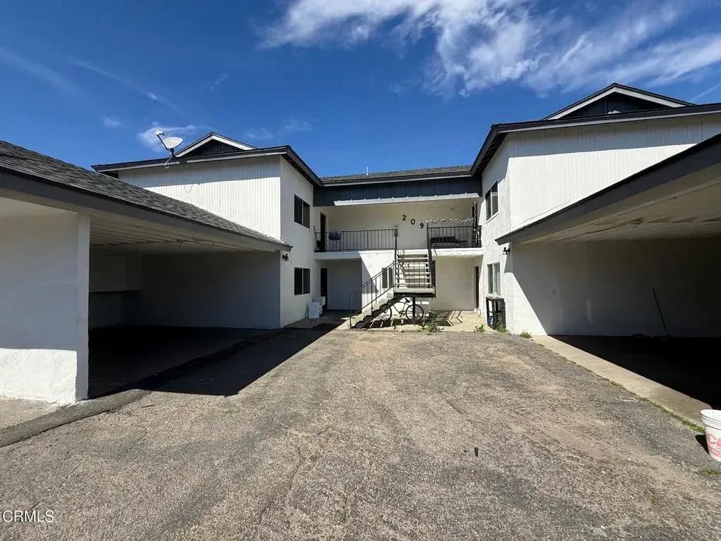 209 W Santa Barbara Street, Santa Paula, CA 93060 - #1