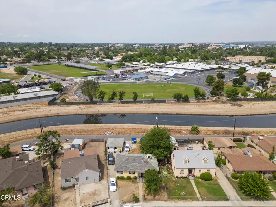 213 T Street, Bakersfield, CA 93304 - #2