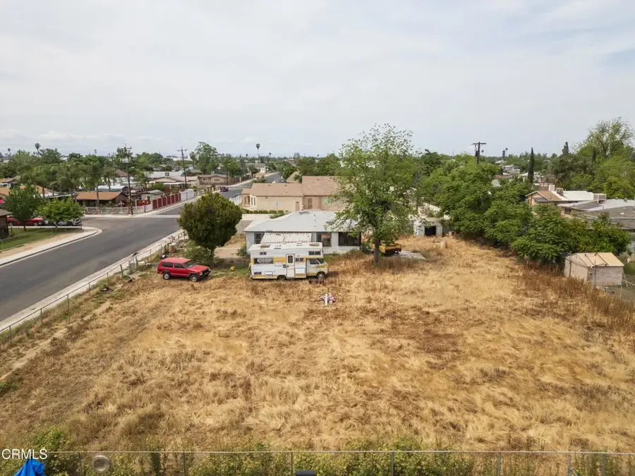 628 E 3rd Street, Bakersfield, CA 93307 - #2