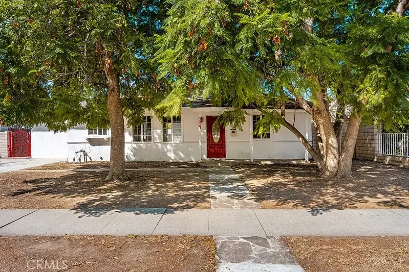 7237 Anatola Avenue, Lake Balboa, CA 91406 - Image #1