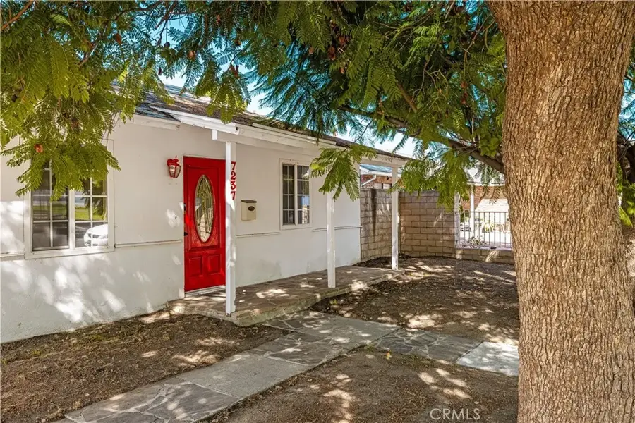 7237 Anatola Avenue, Lake Balboa, CA 91406 - Image #2