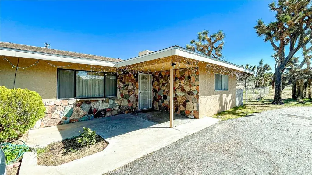 7411 Joshua Ln, Yucca Valley, CA 92284 - Image #1
