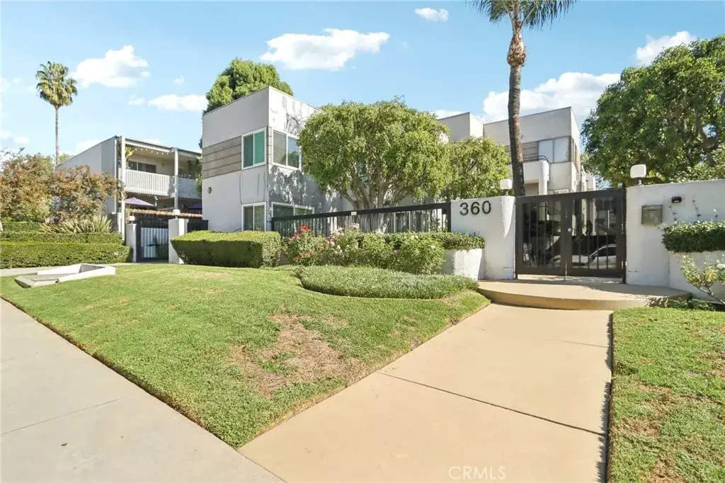 360 S Los Robles Avenue #11, Pasadena, CA 91101 - Image #1