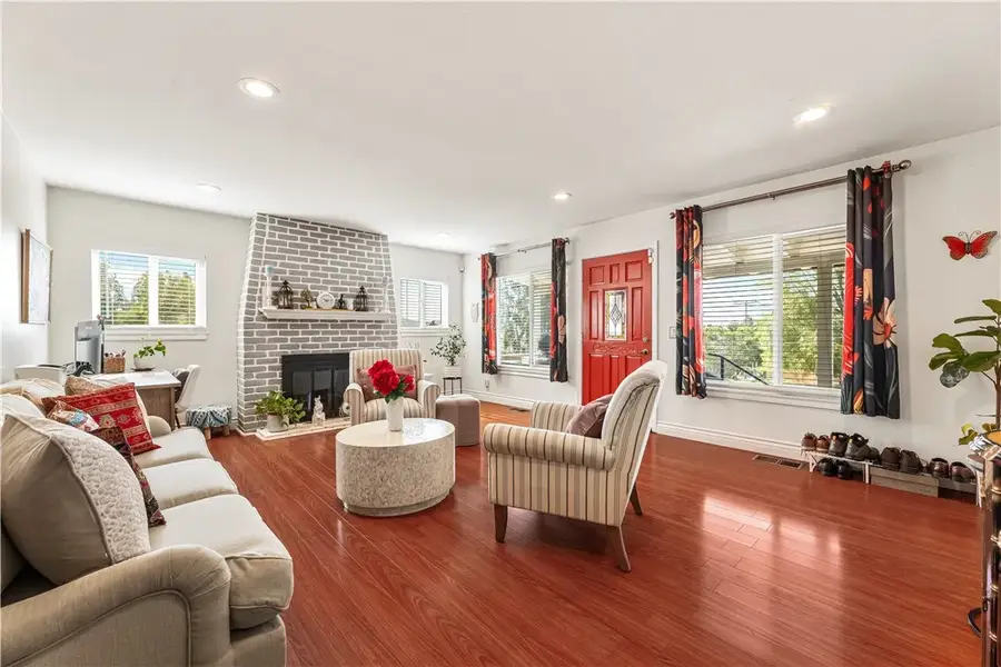 2389 Mayfield Avenue, Montrose, CA 91020 - #2