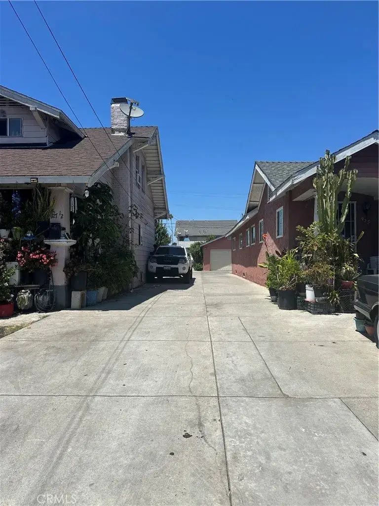 927 W 48th Street, Los Angeles, CA 90037 - #2