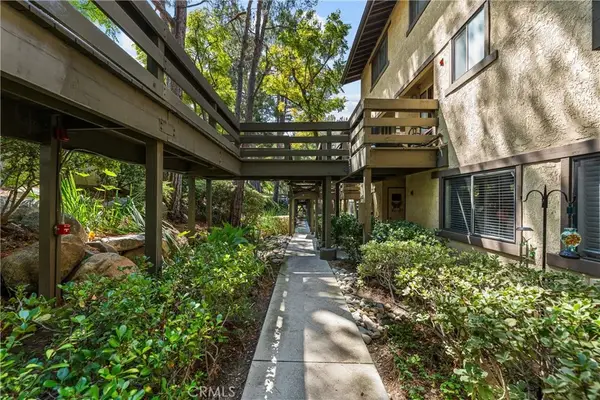 1052 Seco #104, Pasadena, CA 91103