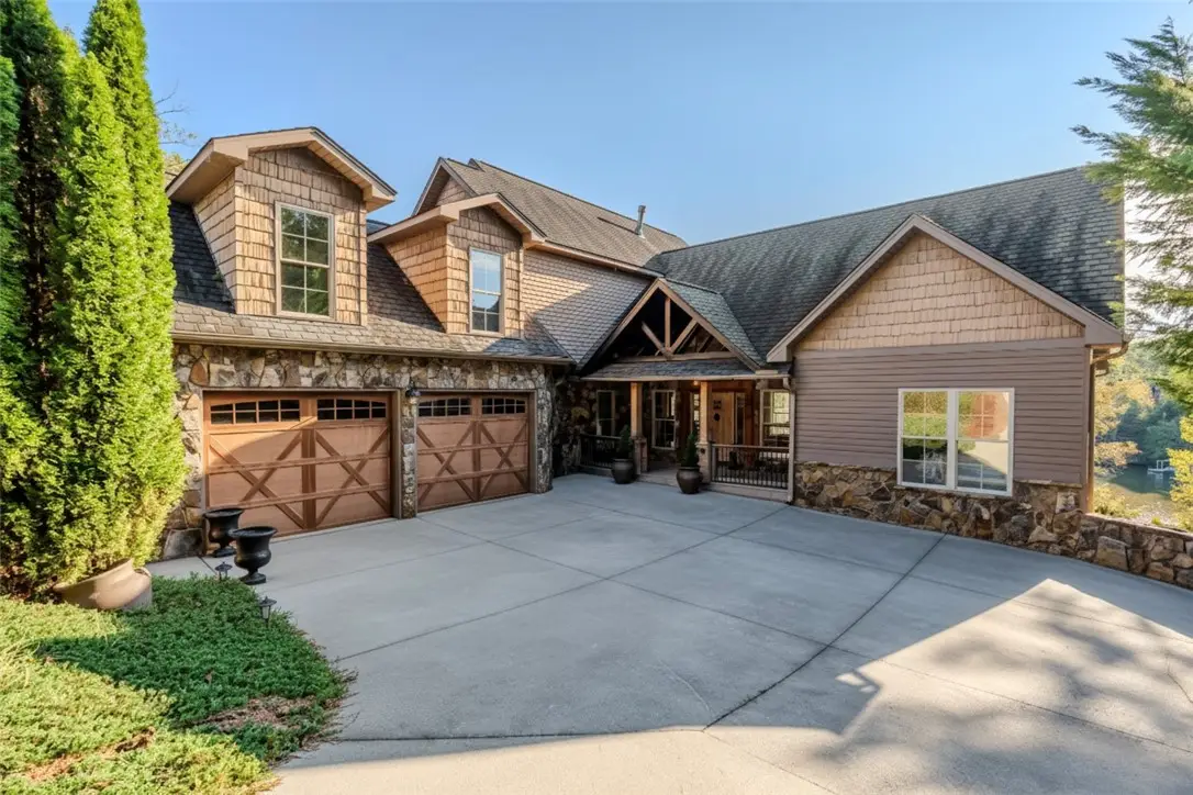 137 W Waters Edge Lane, West Union, SC 29696 - Image #1