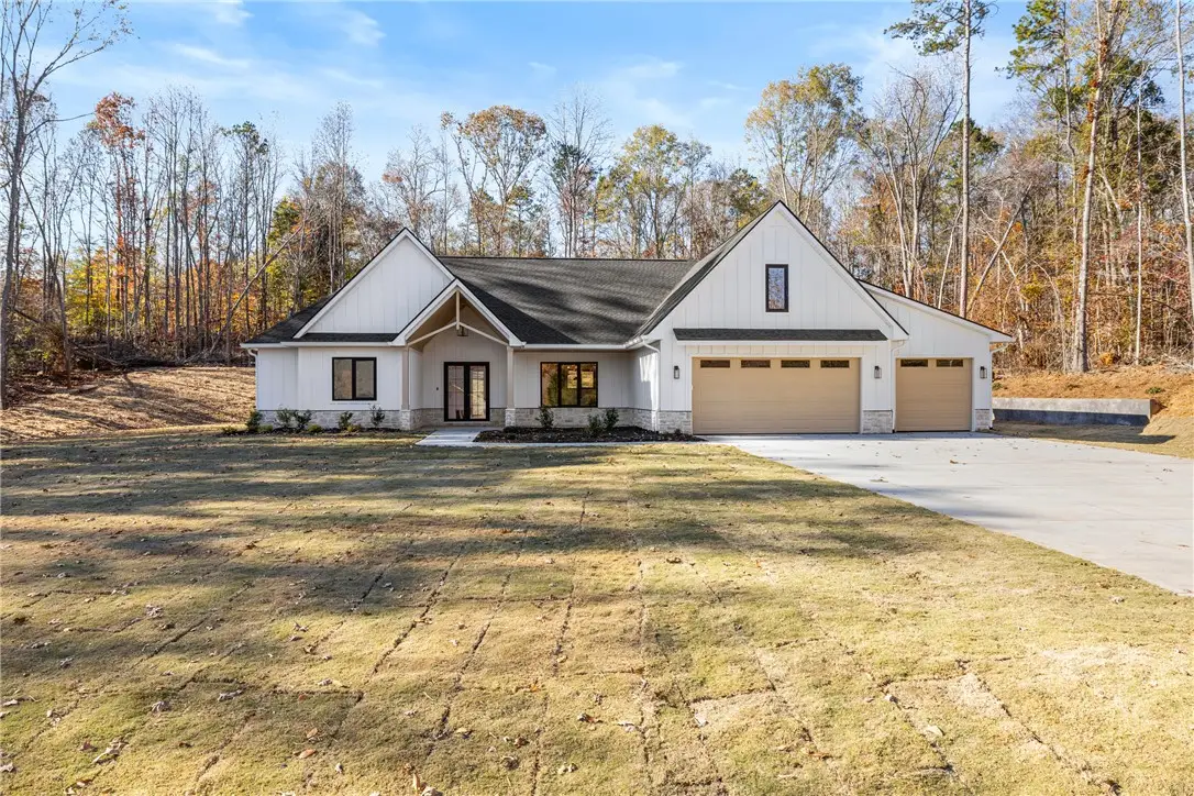 125 E Peninsula Drive, Laurens, SC 29360 - Image #1