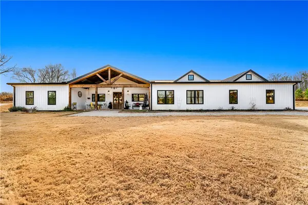 411 Sweetwater Club Drive, Seneca, SC 29672