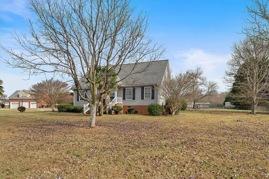 109 Matthew Drive, Belton, SC 29627 - Image #2