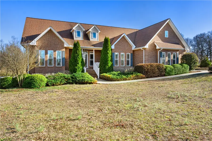 200 Willow Ridge Road, Westminster, SC 29693 - #2