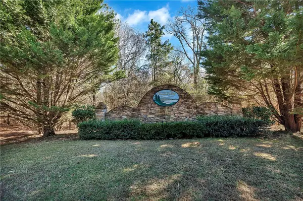 1104 Bay Drive, Fair Play, SC 29643