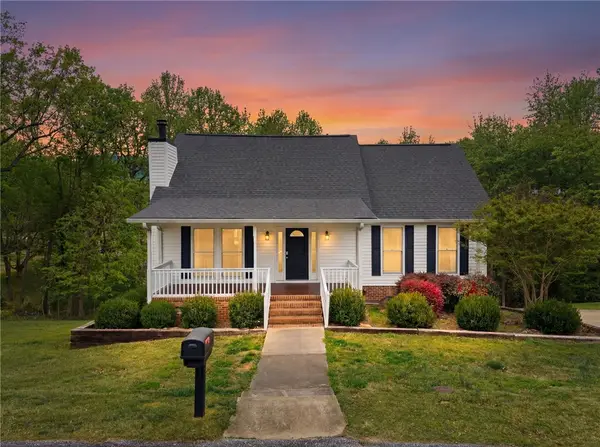 17 Hester Road, Greenville, SC 29609