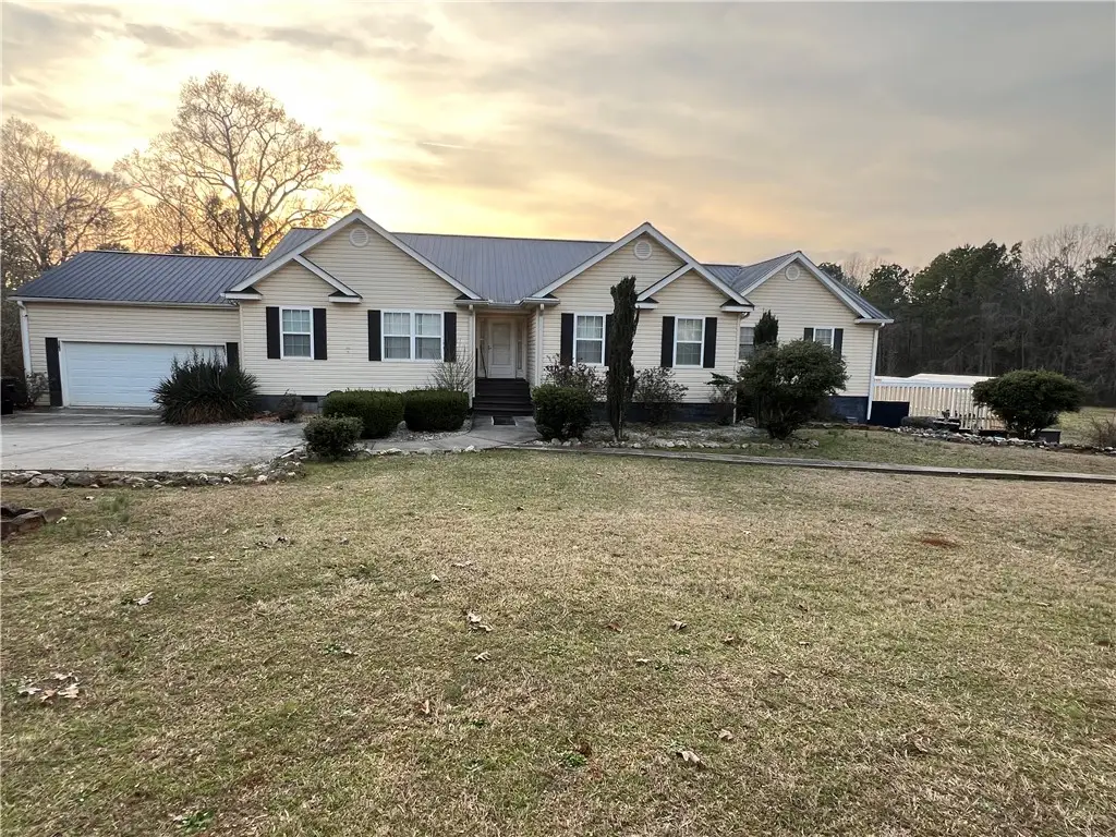 521 N Calhoun Shores Parkway, Calhoun Falls, SC 29628 - #1