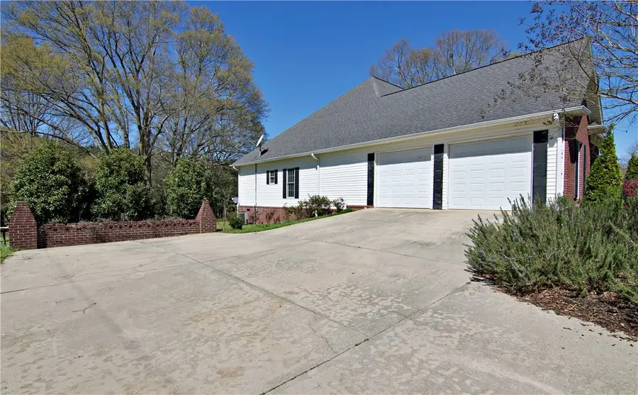 7893 Athens Road, Carnesville, GA 30521 - #2