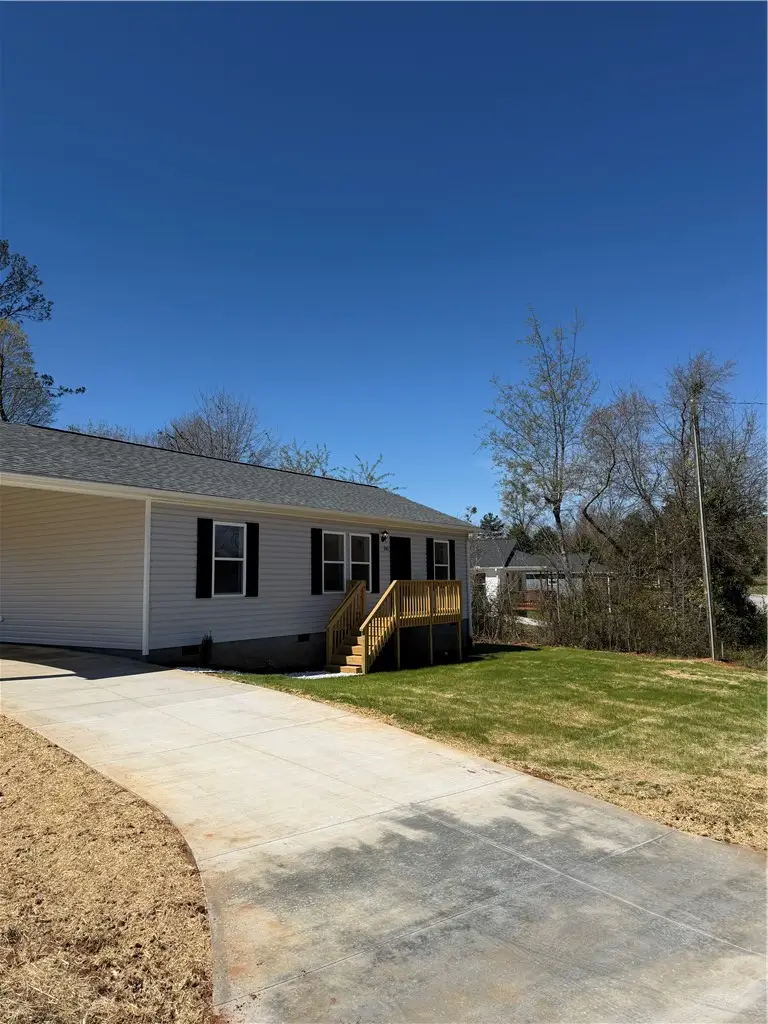 540 E South 5th Street, Seneca, SC 29678 - #3