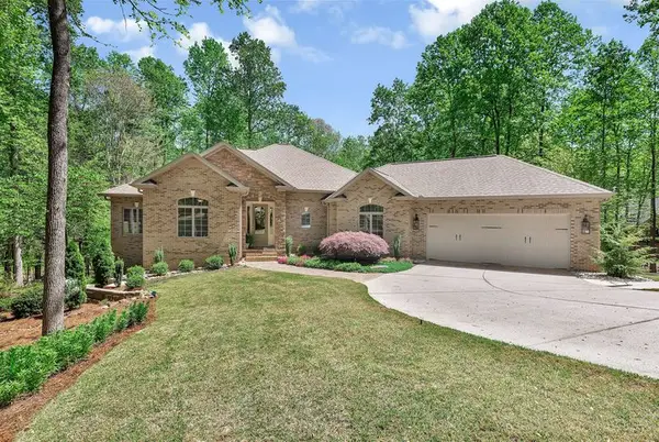 402 Boaters Row, Fair Play, SC 29643