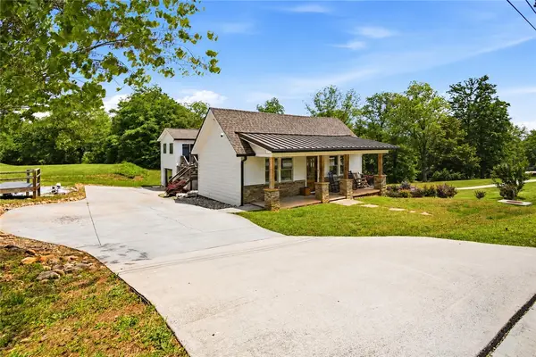 307 S Depot Street, Seneca, SC 29678
