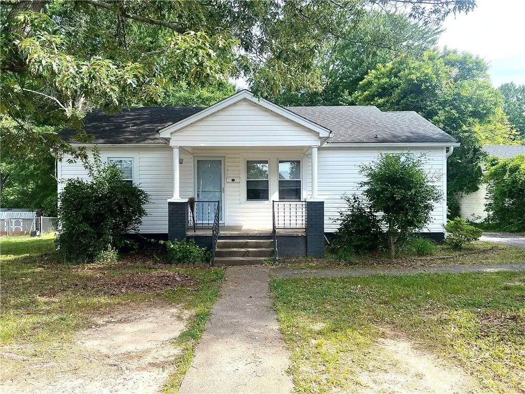 301 Edgewood Avenue, Belton, SC 29627 - #1