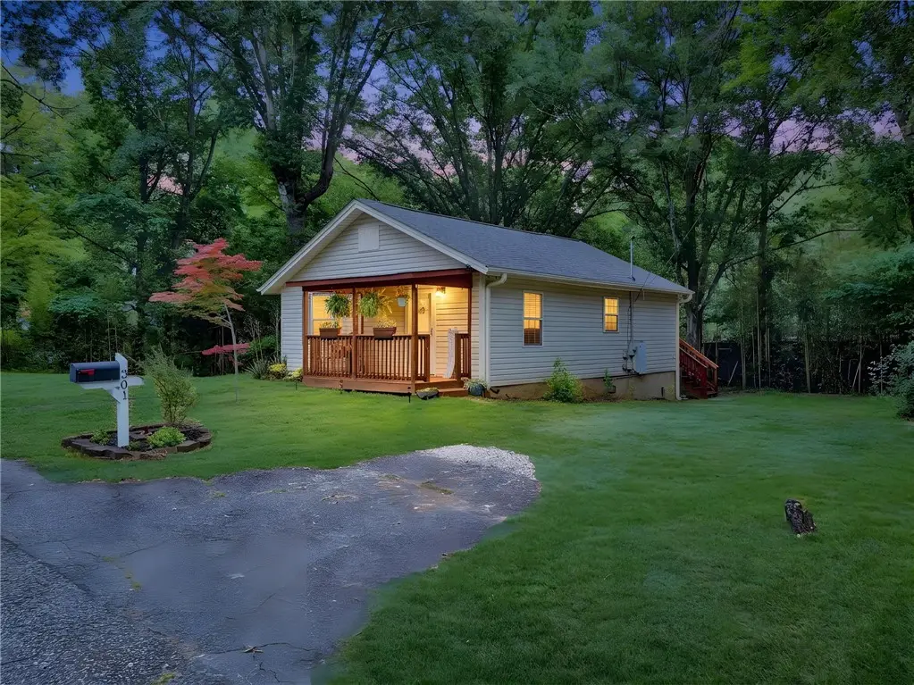 301 S E Street, Easley, SC 29640 - #1