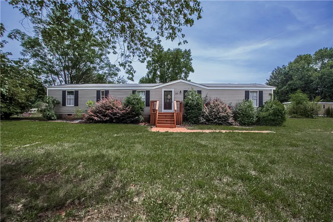 169 W Bagwell Road, Liberty, SC 29657 - #1