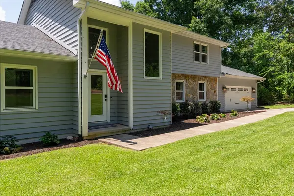 10016 Clovis Drive, Seneca, SC 29672