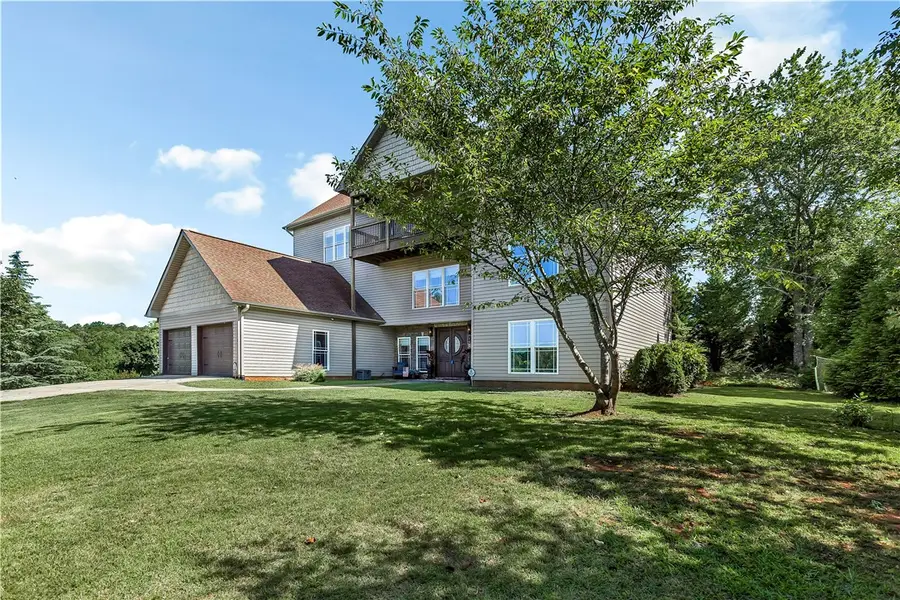 142 W Waters Edge Lane, West Union, SC 29696 - #2