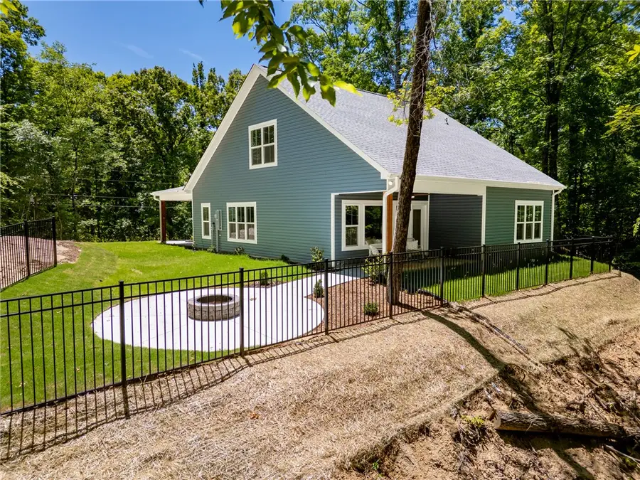 322 Oconee Avenue, Westminster, SC 29693 - #2
