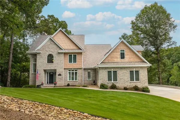 142 W Bay View Drive, Seneca, SC 29672