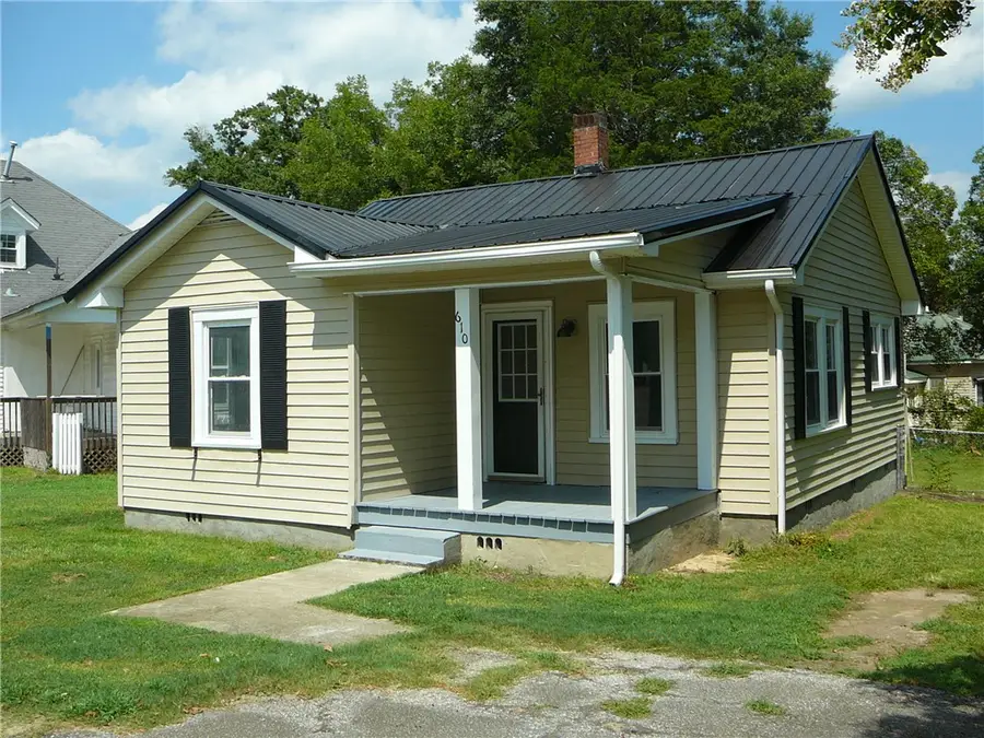 610 Heyward Avenue, Honea Path, SC 29654 - #3